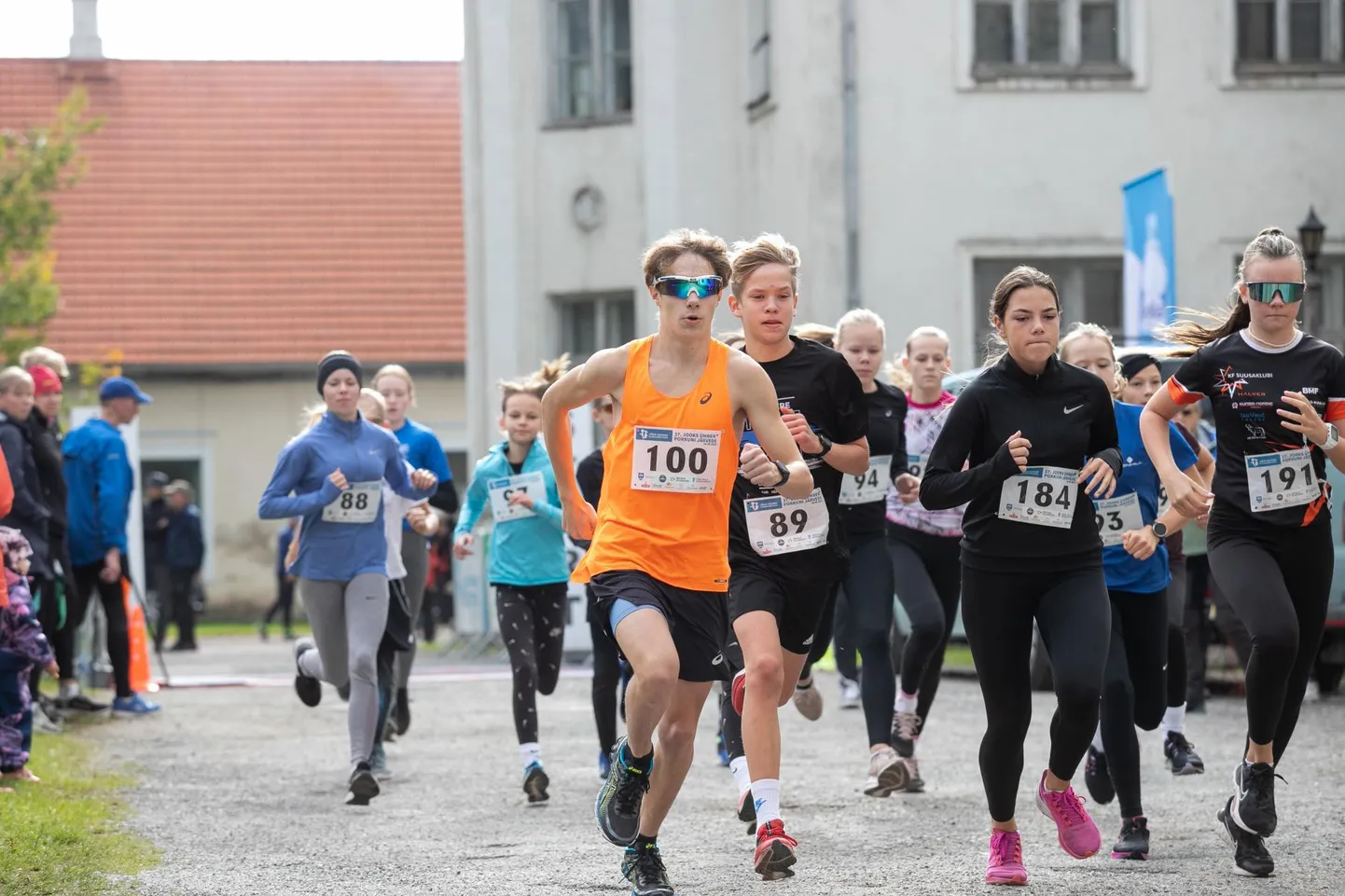 Maakonna jooksusari on meelitanud rajale sadu spordisõpru.