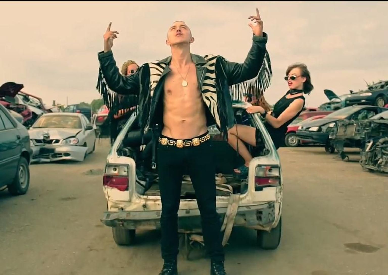 Томми кэш клипы. Томми кэш. Tommy Cash рэпер. Томми кэш стиль. Томми кэш девушка.