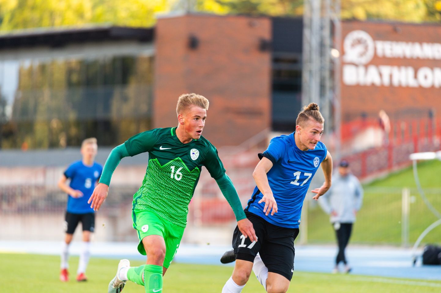 Sten Jakob Viidas (sinises) 2019. aastal mängus Sloveeniaga.