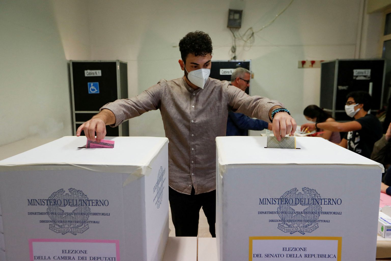 Valija hääletamas Itaalia üldvalimistel.