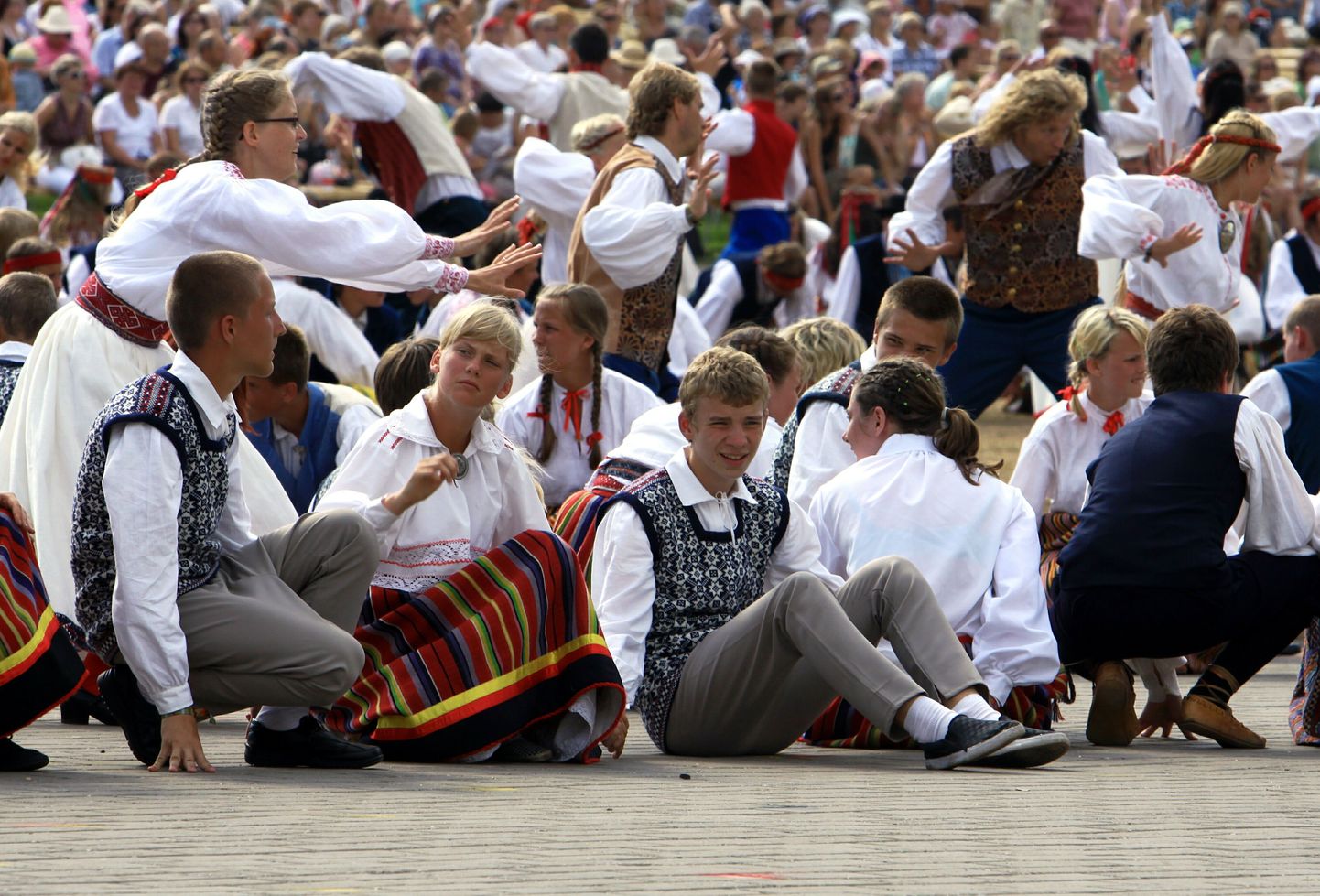 Noored tantsijad on teinud laulu- ja tantsupeo õnnestumise nimel Tallinnas proove esmaspäevast saadik.