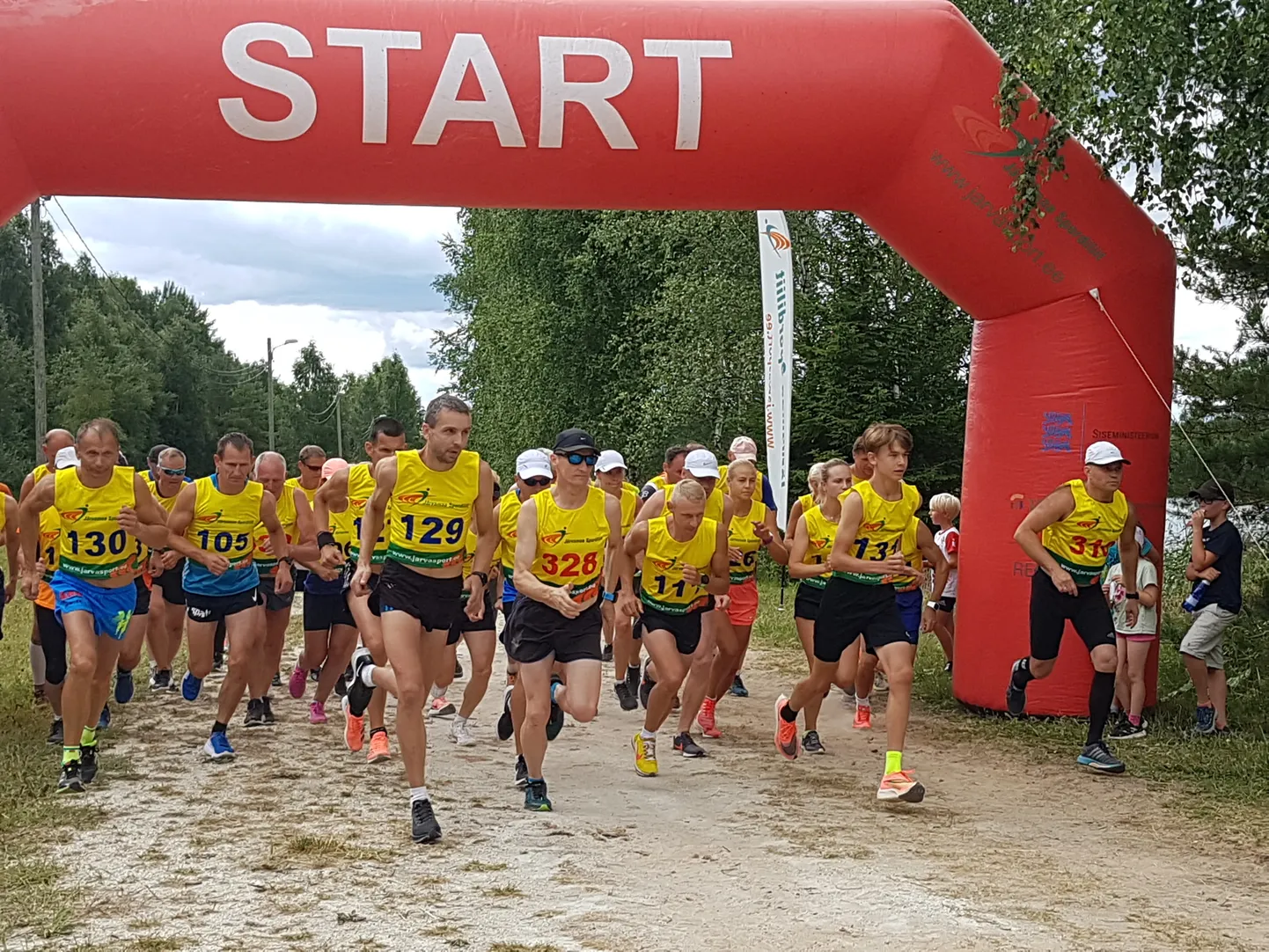 23. Ants Nurmekivi jooks Järva-Jaani järve ümber.