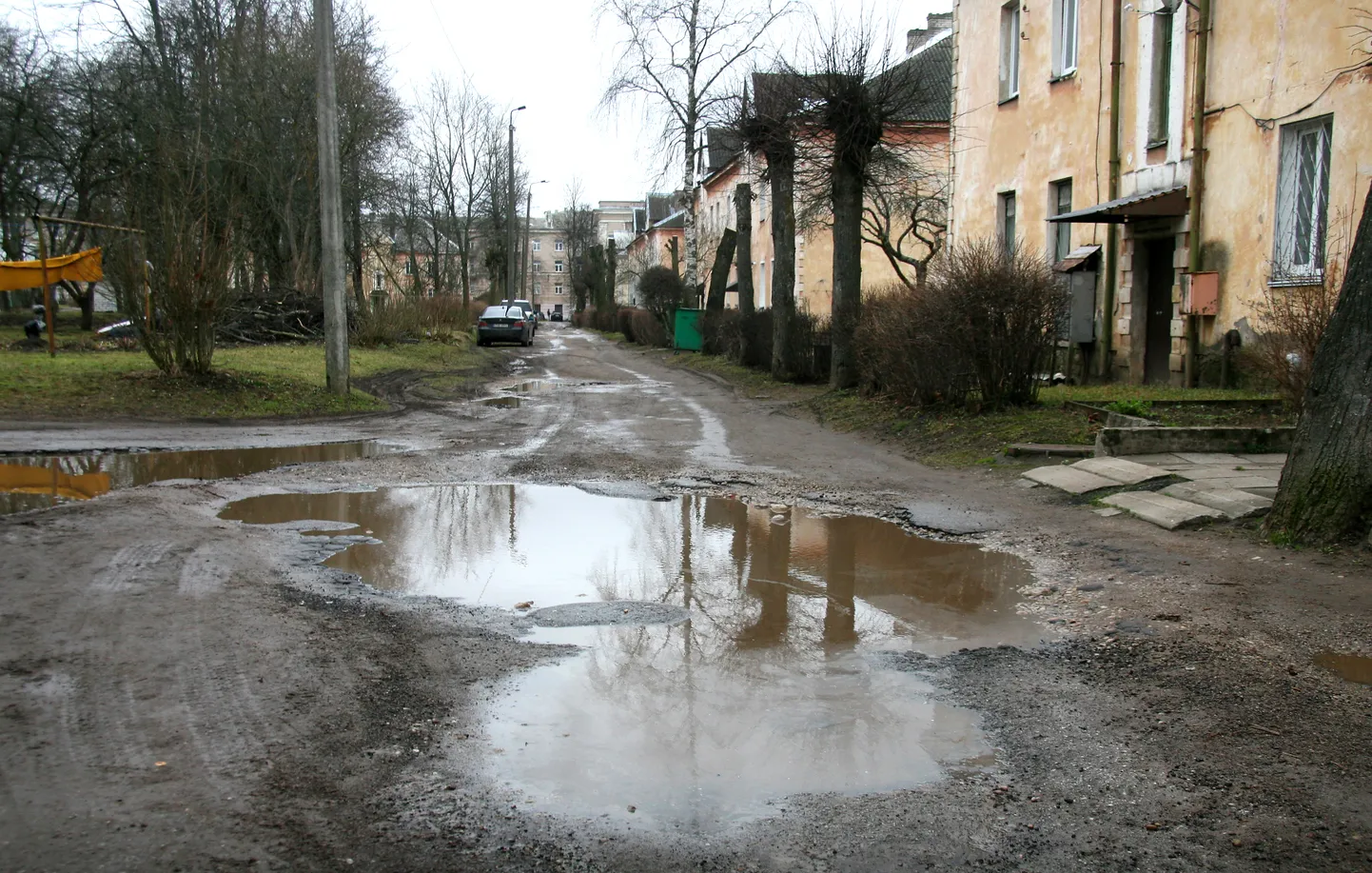 Внутридворовая дорога по Кескаллеэ в Кохтла-Ярве.