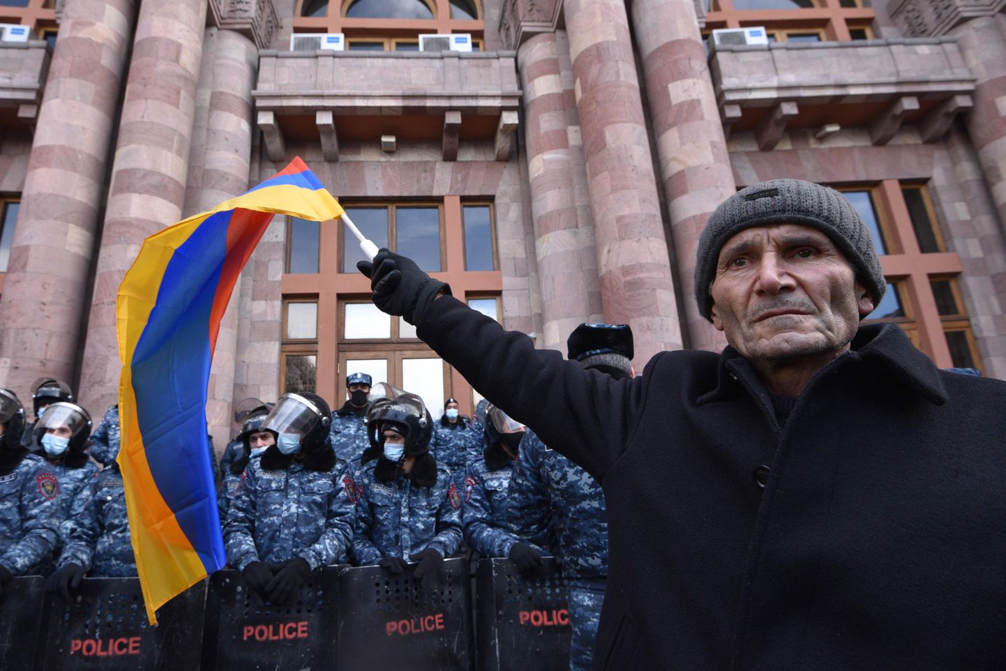 Aktīvists pieprasa Armēnijas prezidenta Nikolā Pašinjana atkāpšanos