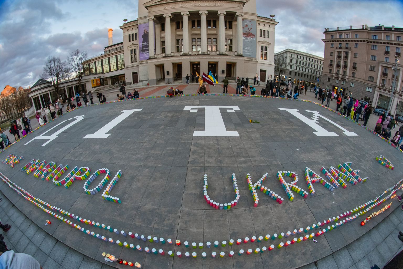 В память о жертвах военных преступлений на Украине