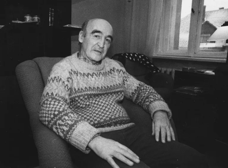 Ain Kaalep 1990. aastate alguses ajakirja Akadeemia toimetamise aegu.