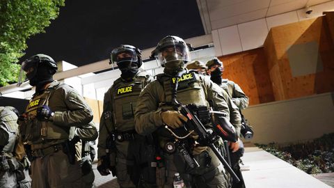 Tramps uz Portlendu nosūta Kalifornijas nacionālo gvardi