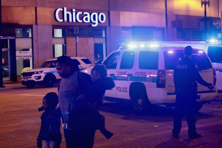 Politsei Chicago Mercy haigla juures.