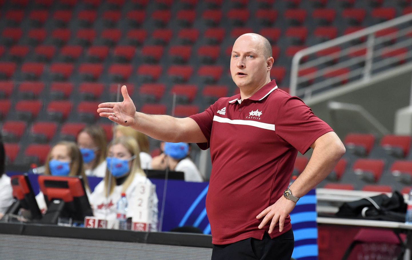 Latvijas basketbola izlases galvenais treneris Roberts Štelmahers
