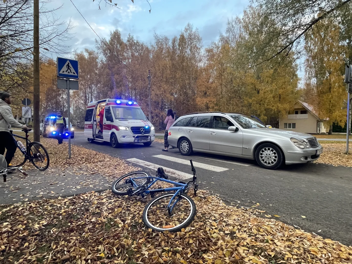 Авария с участие автомобиля и велосипедиста.