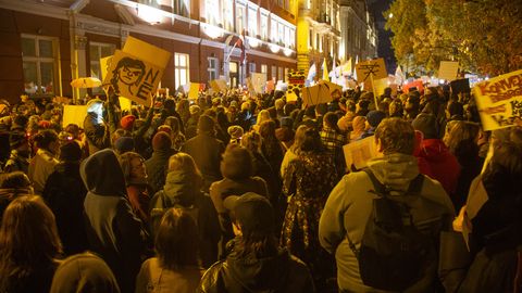 Latvijska policija poostruje varnostne ukrepe med protesti v Rigi