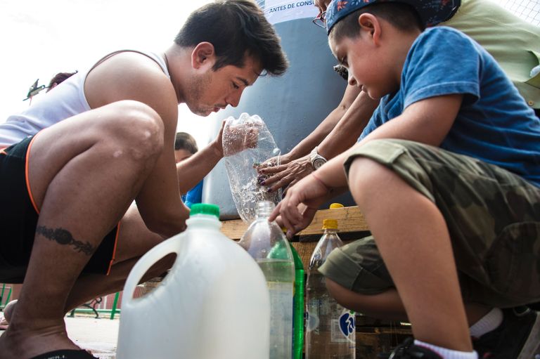 Kesk-Tšiilis tekkis paduvihmade ja mudalaviinide tõttu puhta joogivee puudus / AFP/Scanpix