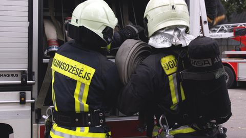 "Dobeles dzirnavnieka" graudu glabātuvē dzēsts paaugstinātas bīstamības ugunsgrēks