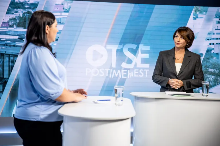 Студия Postimees: выговор за маникюр и кольцо? Отвечает Трудовая инспекция / Одежда ведущей: Tallinna Kaubamaja / Boss