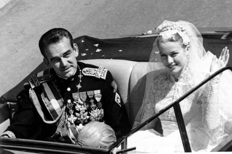 Grace Kelly ja Monaco vürst Rainier III oma pulmapäeval 19. aprillil 1956