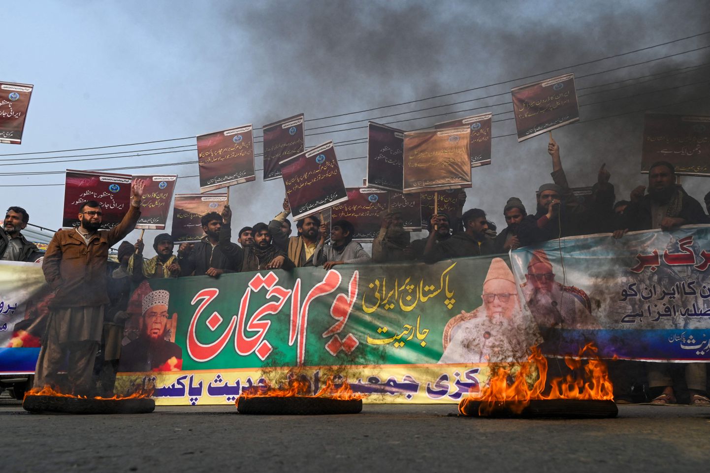 Pakistani aktivistid protestimas Lahores 19. jaanuaril Iraani raketilöökide vastu.