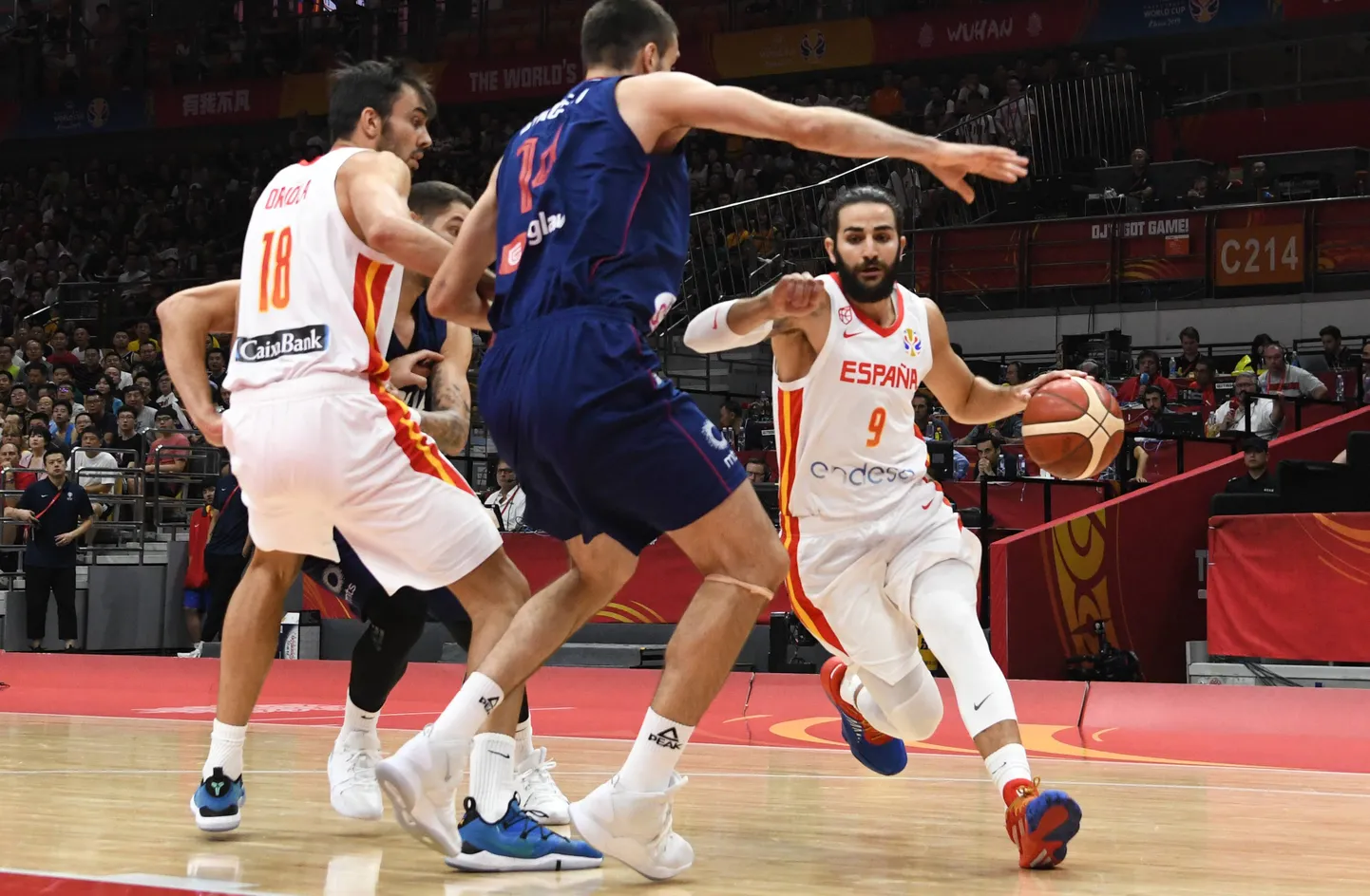 Ricky Rubio (palliga) tõmbab taas selga FC Barcelona mängusärgi.