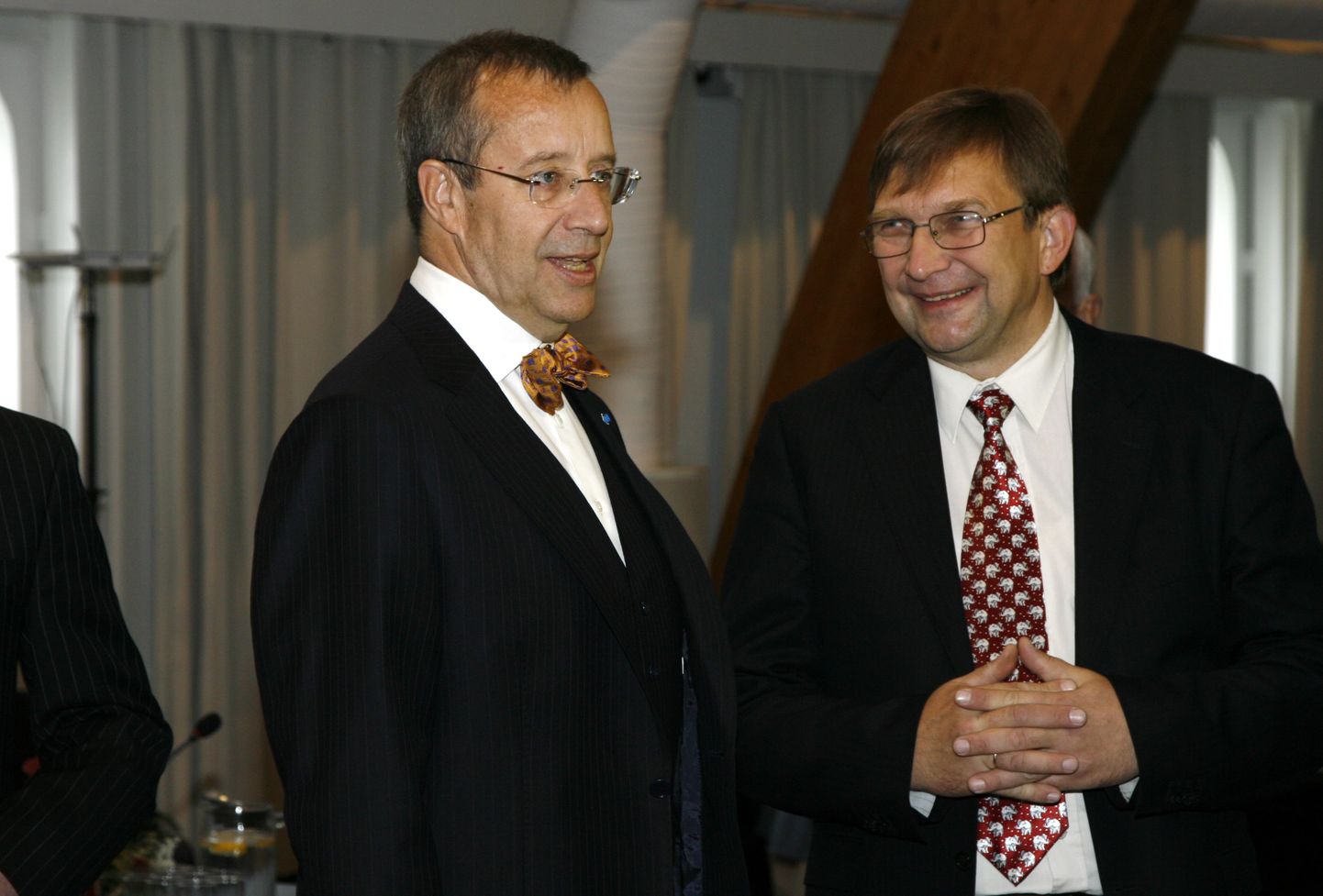 Директор Института эстонского языка Урмас Сутроп (справа) всяких там скотов не любит – ему приятно общество интеллектуалов.