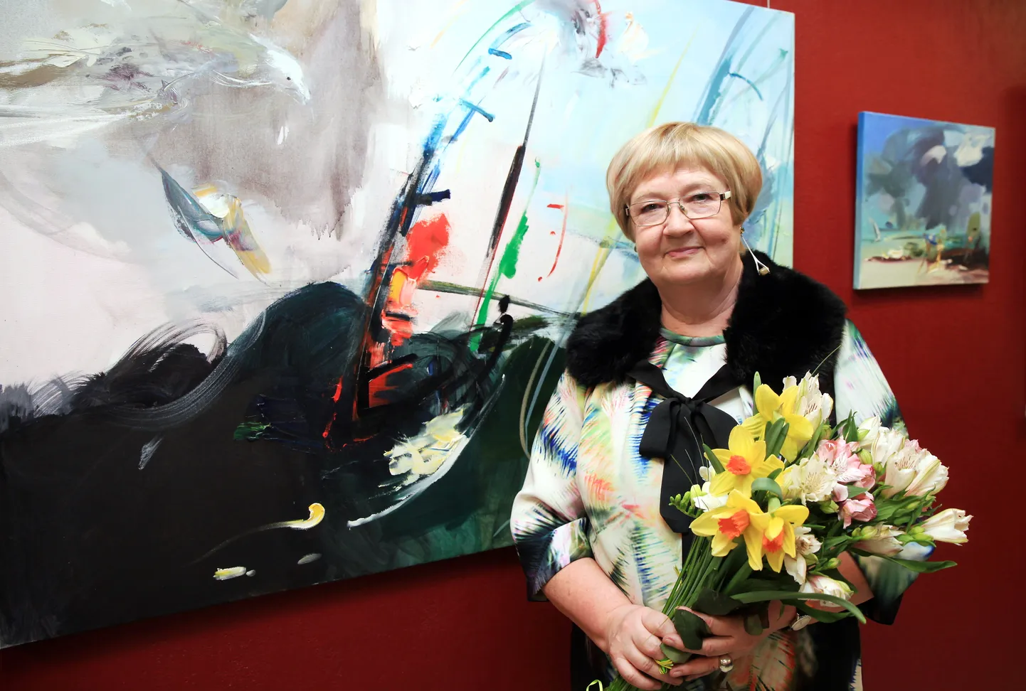 Māksliniece Anita Meldere savas izstādes "Vasaras laiks" atklāšanā galerijā "Pegazs".