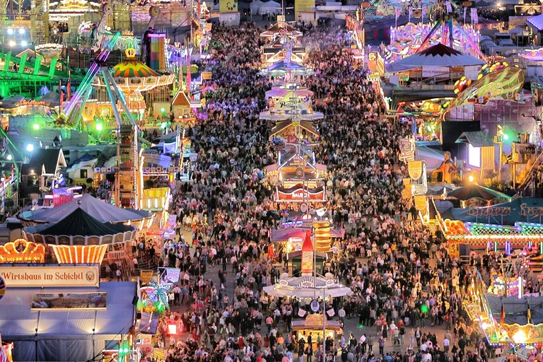 Rahvamass Oktoberfestil.