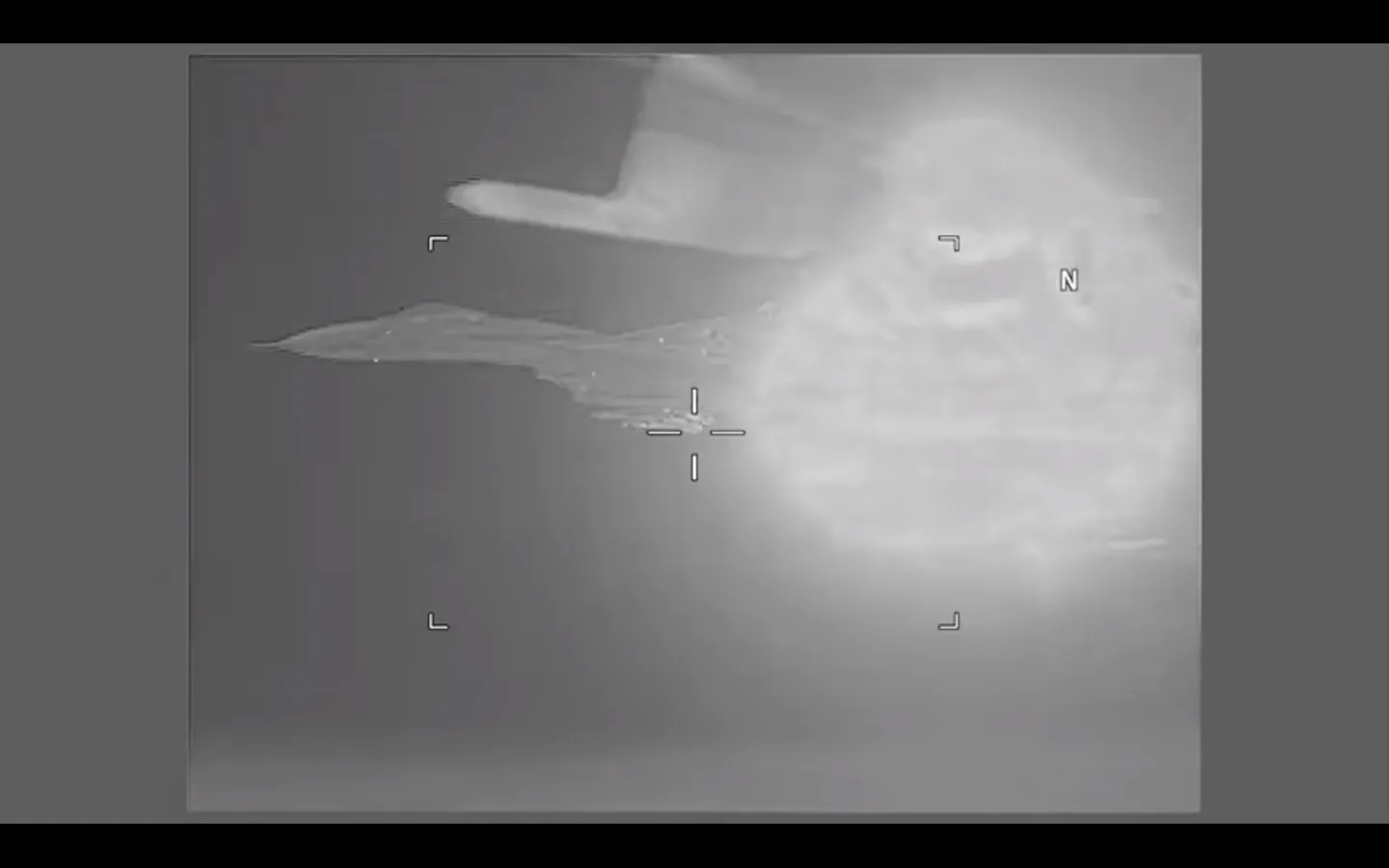 Su-27 ohtlik möödasõit.