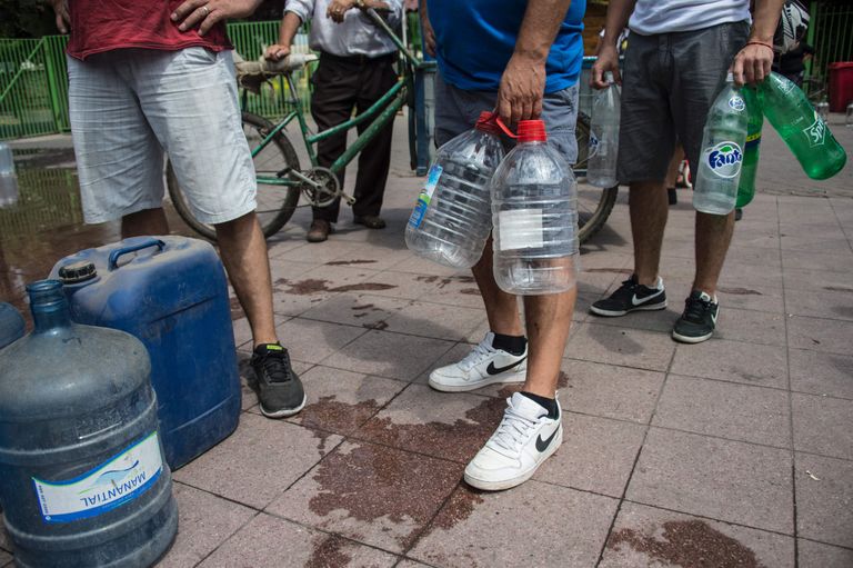 Kesk-Tšiilis tekkis paduvihmade ja mudalaviinide tõttu puhta joogivee puudus / AFP/Scanpix