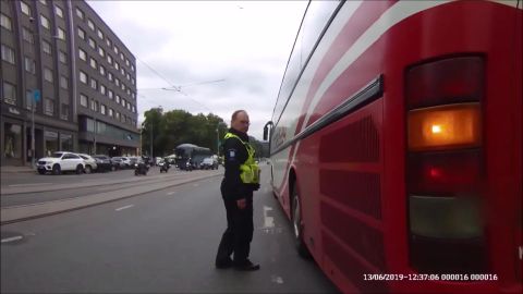 Video: Tallinna kesklinna ummistavad turismibussid tekitavad ohtlikke olukordi