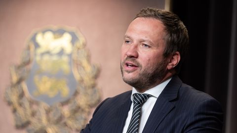 Välisminister Margus Tsahkna unustas tahvelarvuti lennukisse