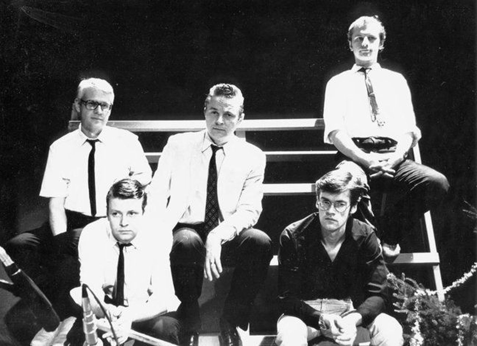 Rock Hotel bändi algusaegadel. Pildil vasakult Heigo Mirka, Harry Kõrvits, Ivo Linna, Andres Põldroo ja Margus Kappel.