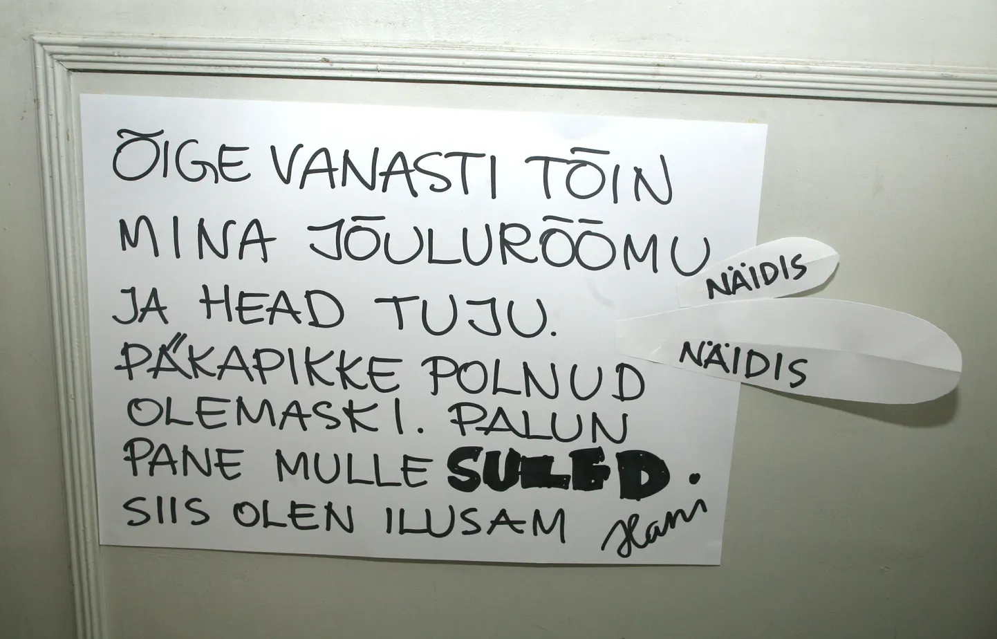Kunstide maja fuajees seisab tänavu jõuluhani. Kui talle küllalt soovide sulgi külge saab, lendab ta ära Soovidemaale.