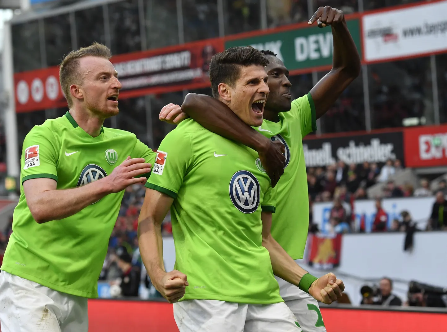 Mario Gomez (keskel) tõestas eile taas, et ta on maailmaklassiga ründaja.
