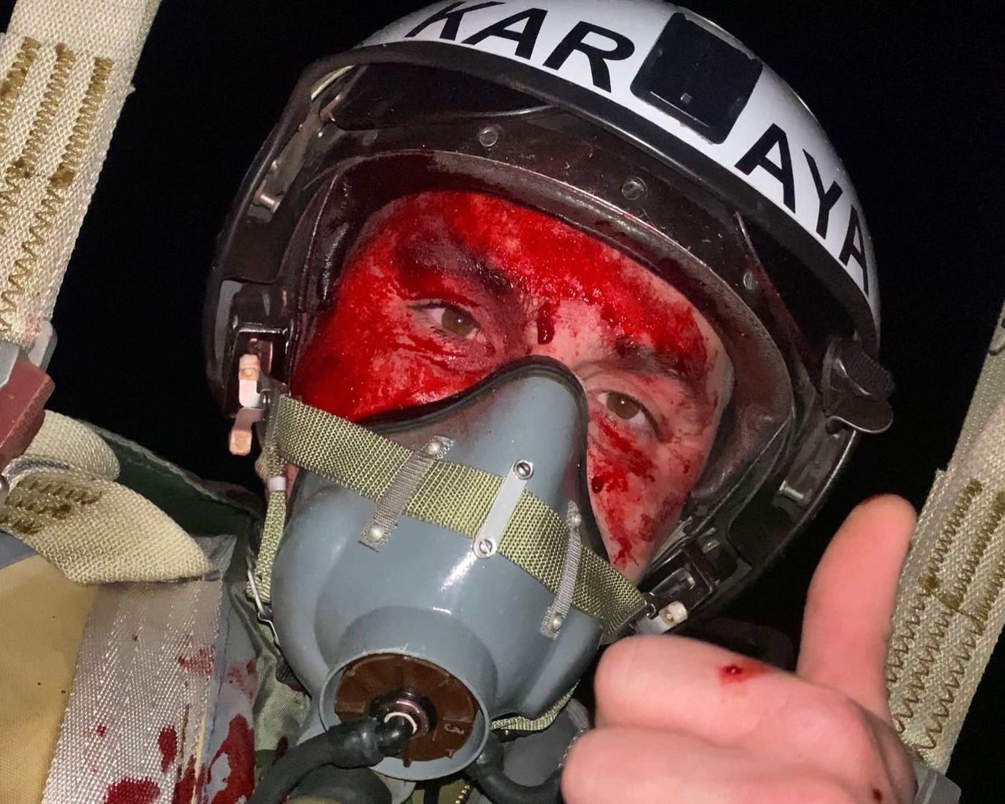 Katapulteerumine pärast lennuki kahjustada saamist. Ukraina sõjalennuväe piloot koodnimega Karaja. Foto Vadim Vorošilovi isiklikust arhiivist