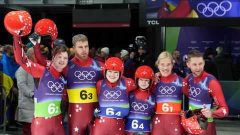 Латвийские саночники в командной эстафете остаются за пределами олимпийского подиума