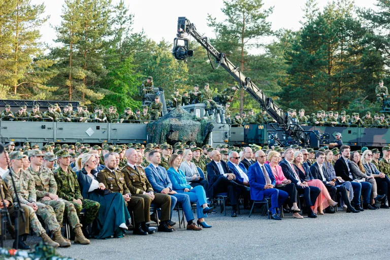 Heategevuslik kontsert «Laulud sõdurile» Võrus Taara sõjaväelinnakus. Kontsert kogub annetusi läbi Carolin Illenzeeri Fondi vigastatud või teenistuses langenud kaitseväelaste laste haridustee ning huvitegevuste toetuseks.