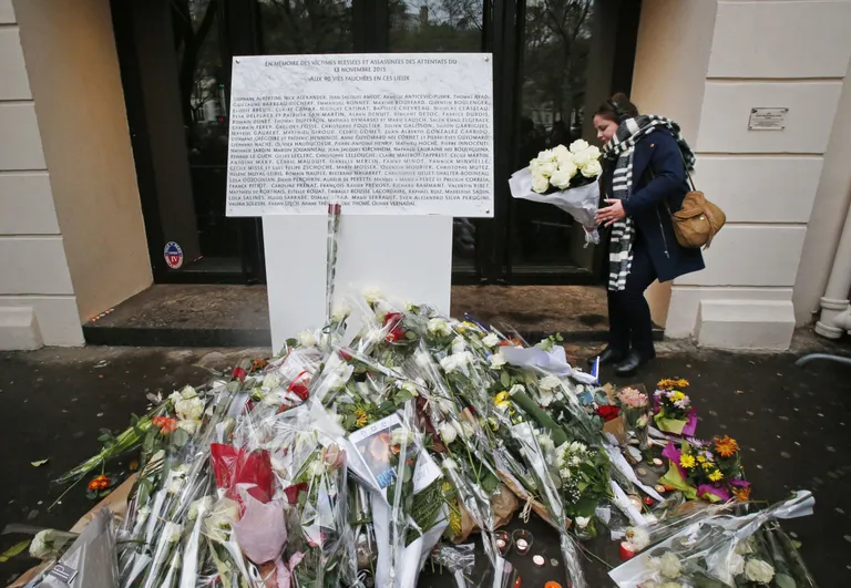 Kahe aasta tagustes Pariisi terrorirünnakutes hukkunute mälestamine