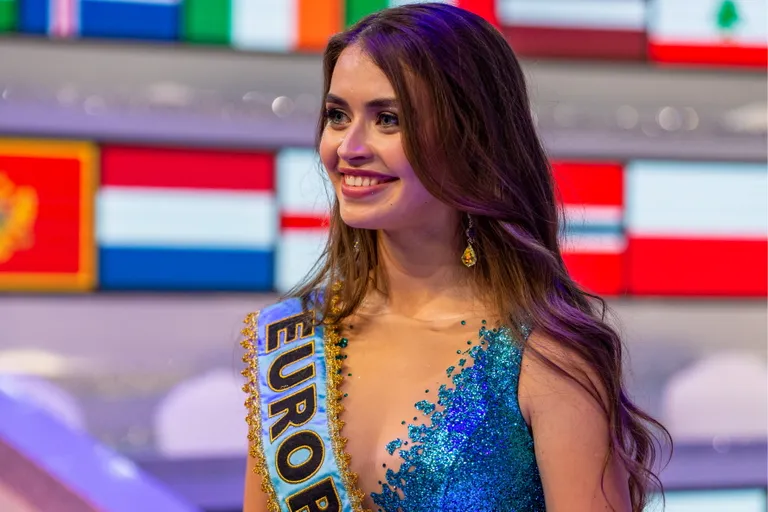 Maria Vasilevitš Hiinas Miss World 2018 võistlusel esindamas Valgevenet.
