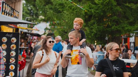 SUUR GALERII ⟩ Pärnu Food Truck Festival tõi Lehe tänavale tuhanded näljased suvitajad