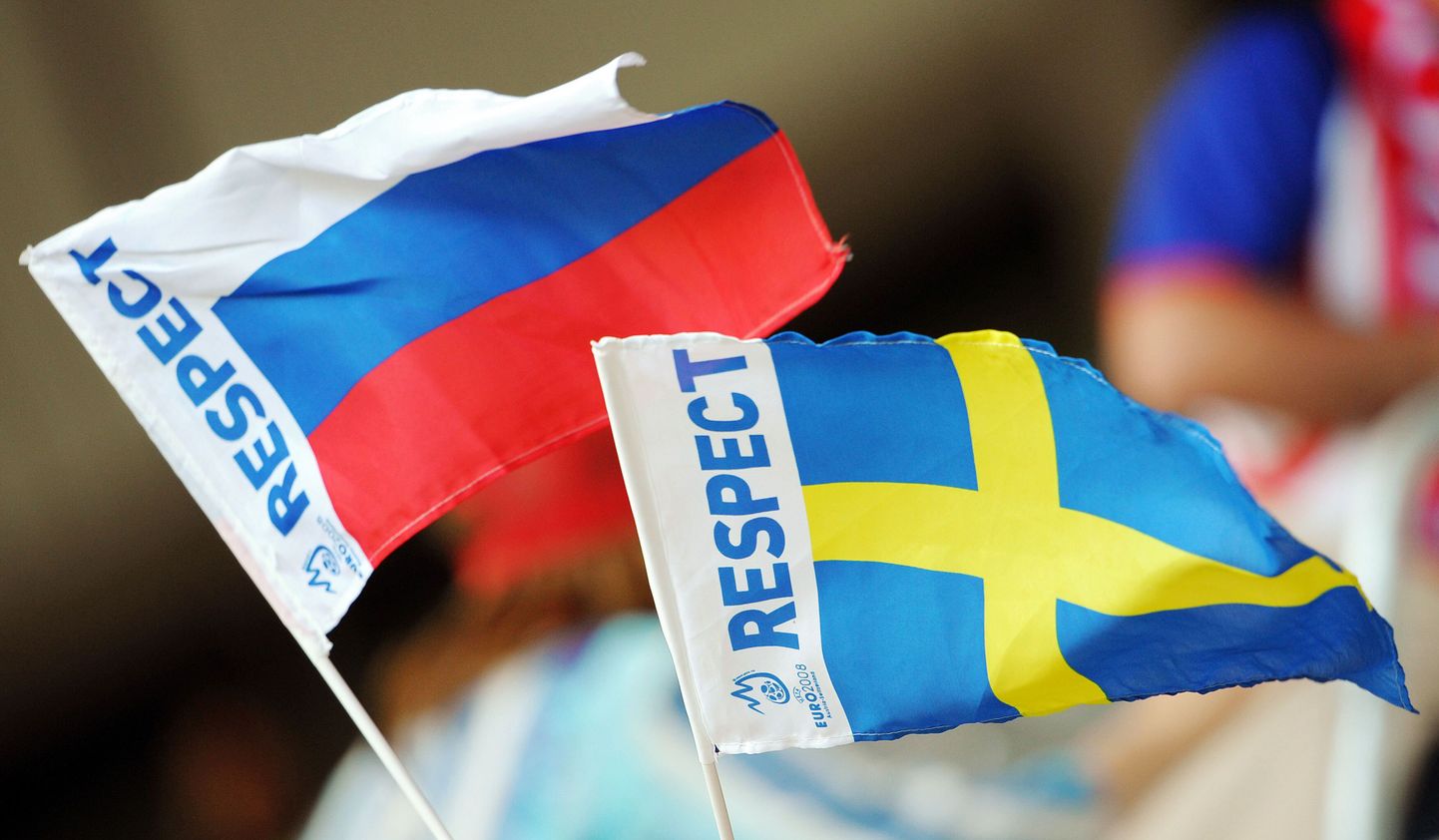 Venemaa lipp ja Rootsi lipp.
