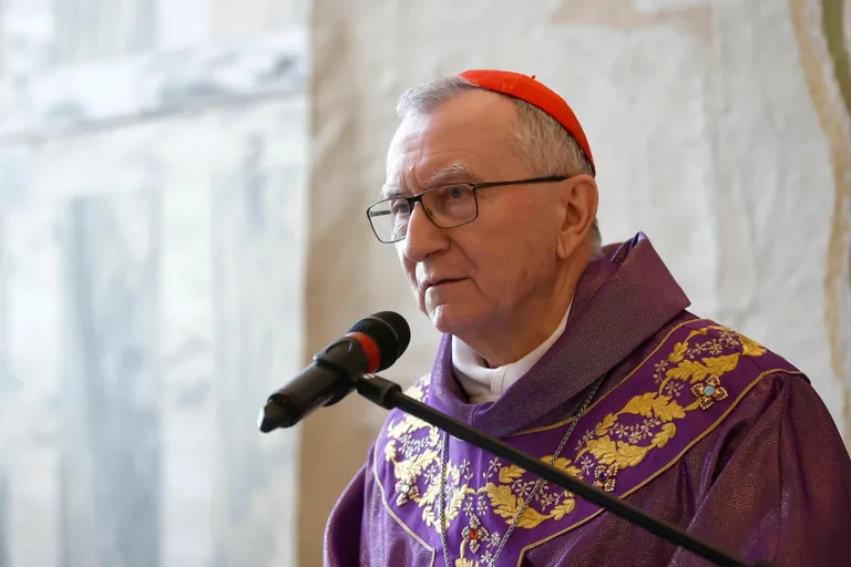 Vatikani riigisekretäri Pietro Parolini peetakse soosikuks paavsti kohale, kuna ta esindab mõõdukat joont, millega võivad leppida nii konservatiivsemad kui ka liberaalsemad kardinalid.