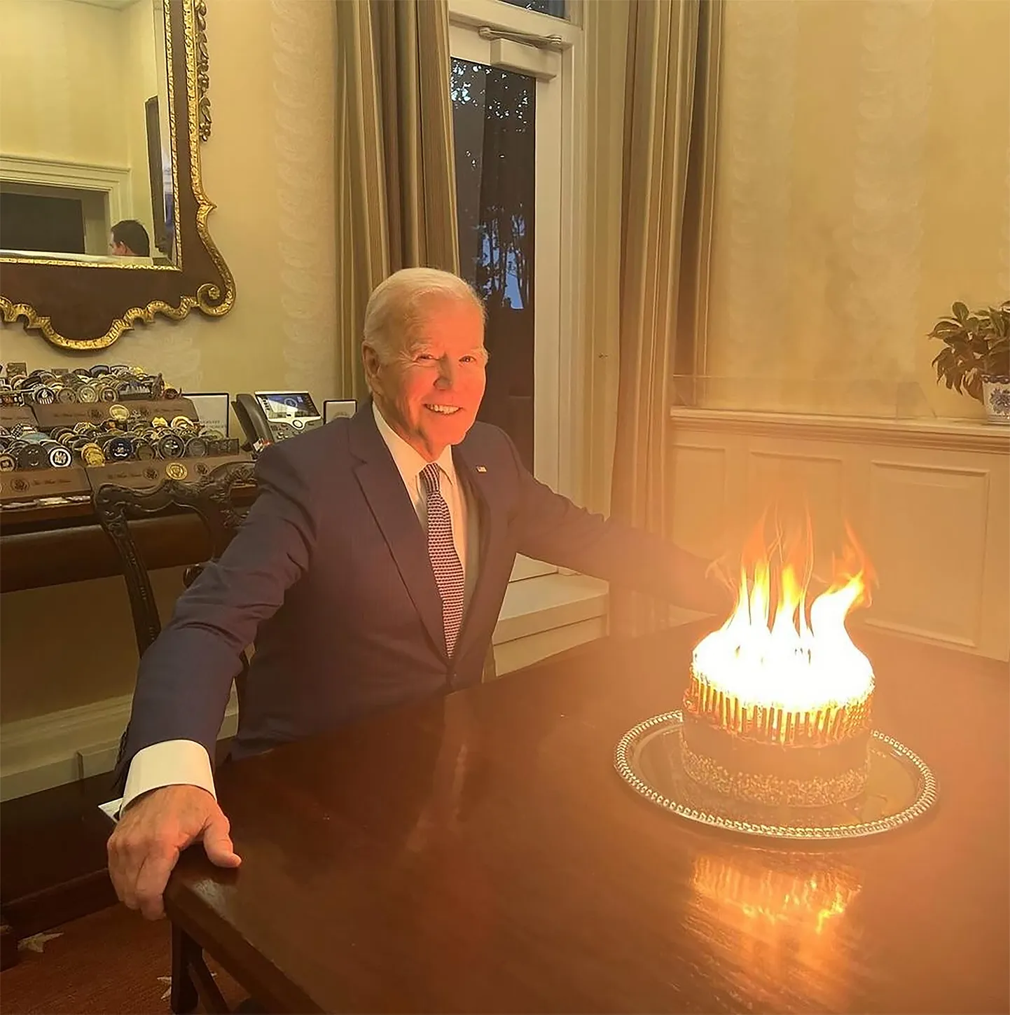 81. SÜNNIPÄEVAL kaunistas Joe Bideni sünnipäevatorti 81 küünalt.