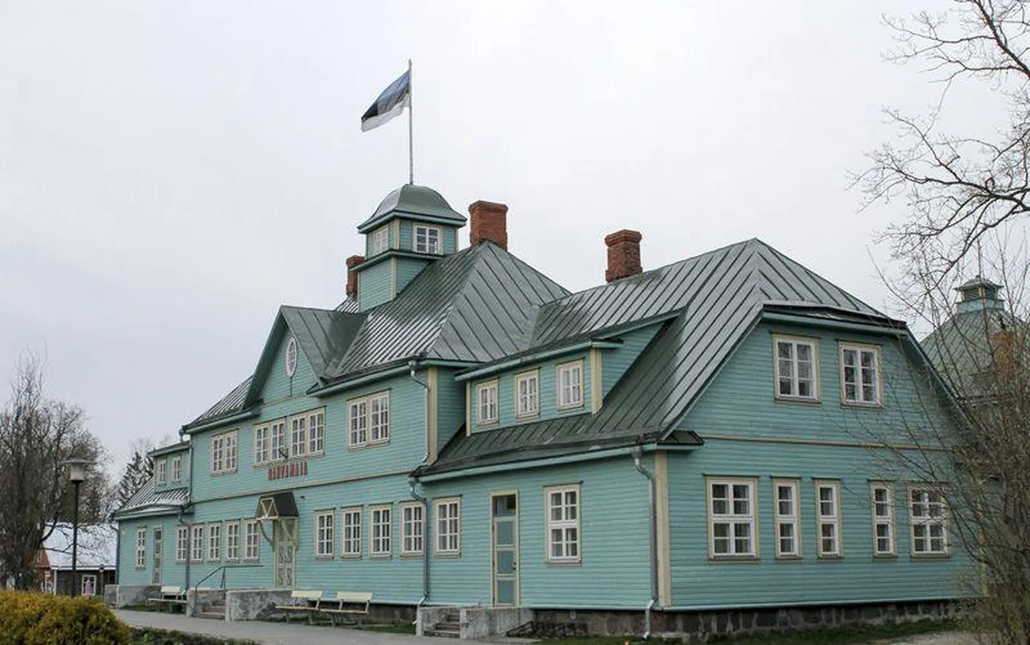 Kadrina rahvamajas näitab Läsna teater "Niskamäe naisi".