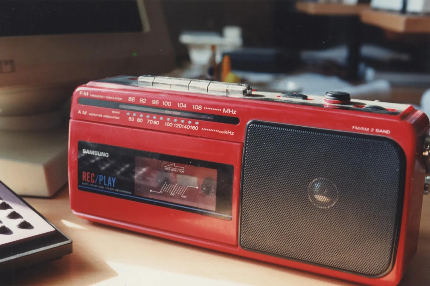 Raadio on üks kanaleid, mille kaudu riik elanikke kriisiolukorras teavitab.