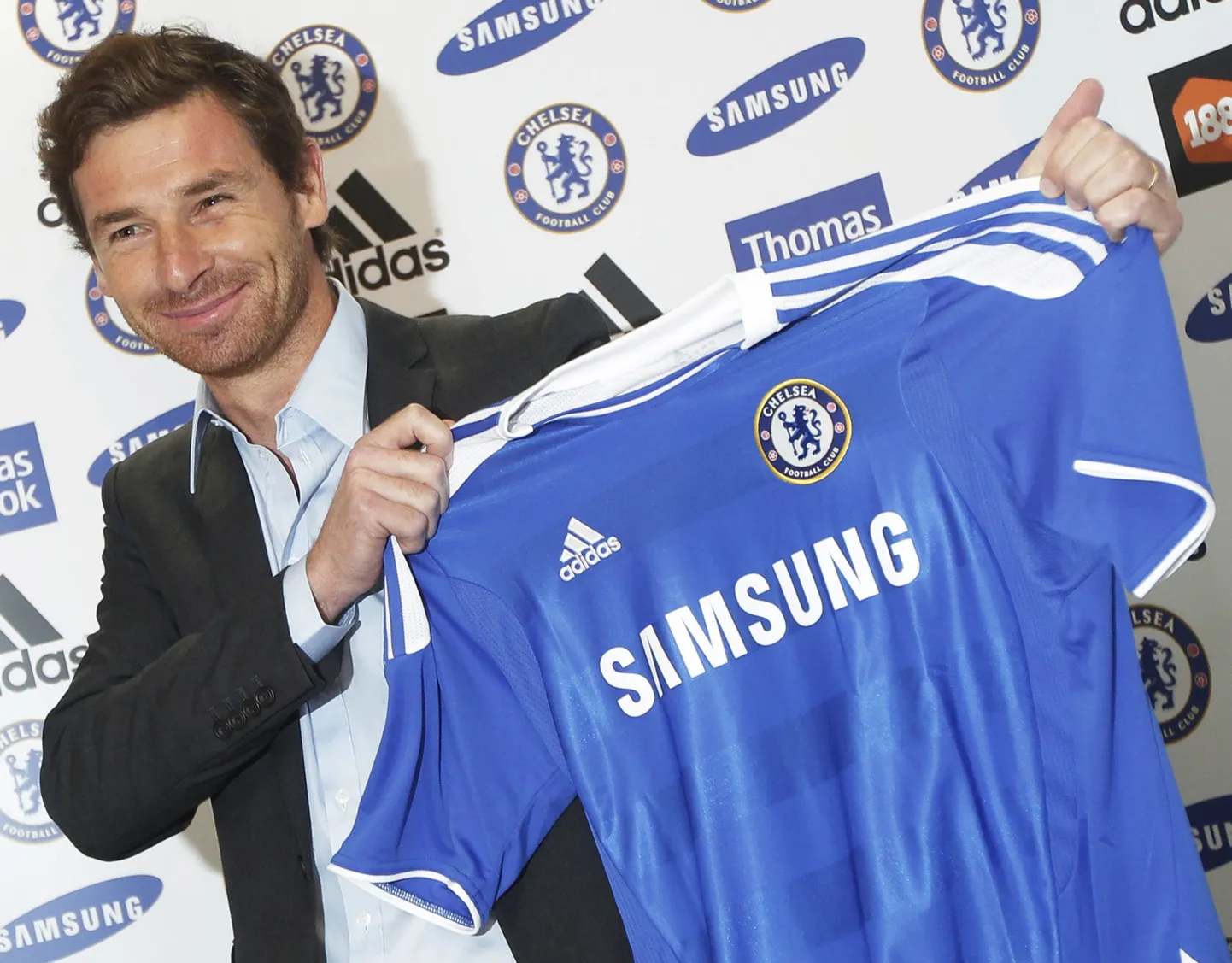 Juunis Londoni Chelsea peatreeneriks saanud Andre Villas-Boas liikus Venemaale.