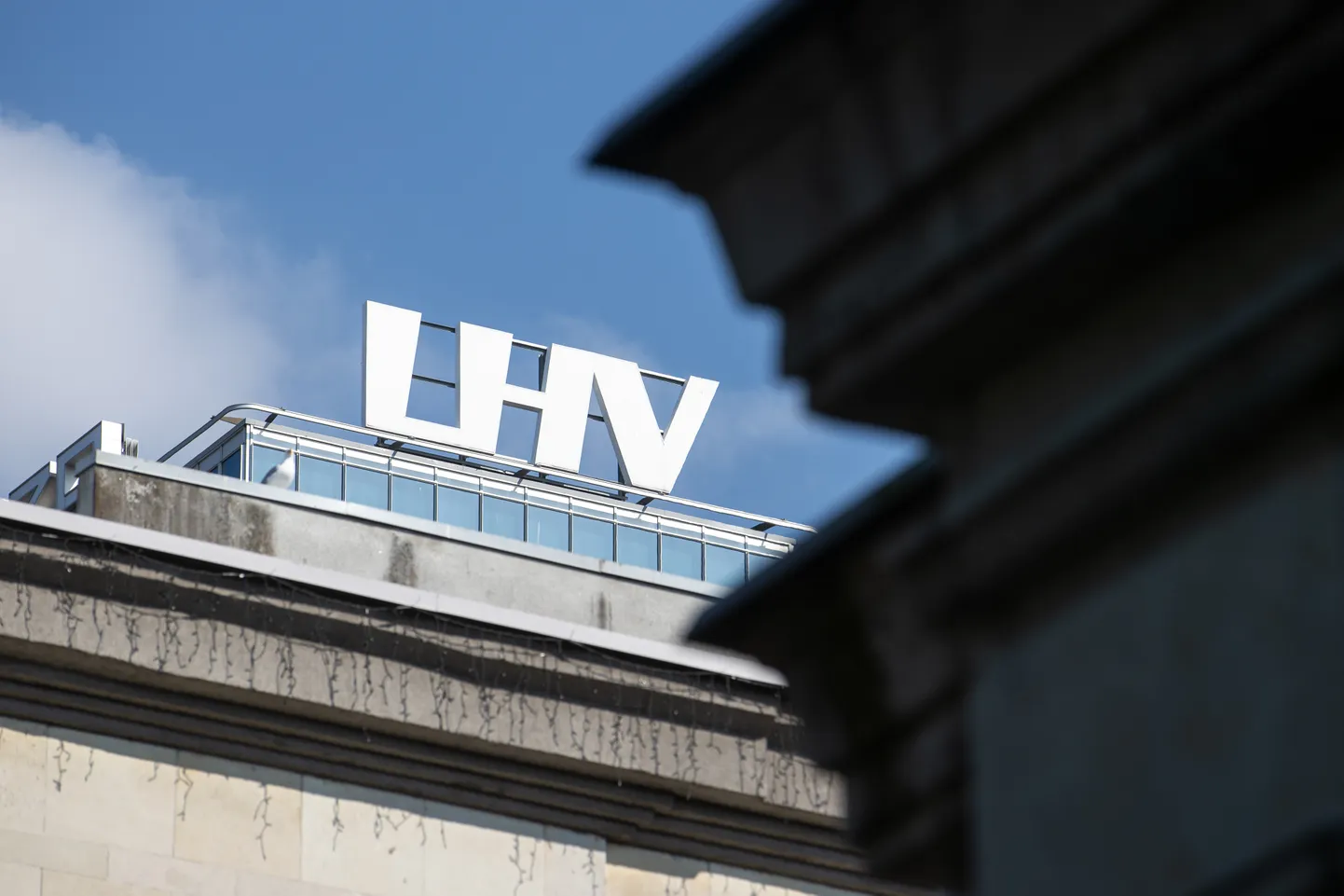 LHV-l on probleem: liialt palju raha ja laene on raske anda