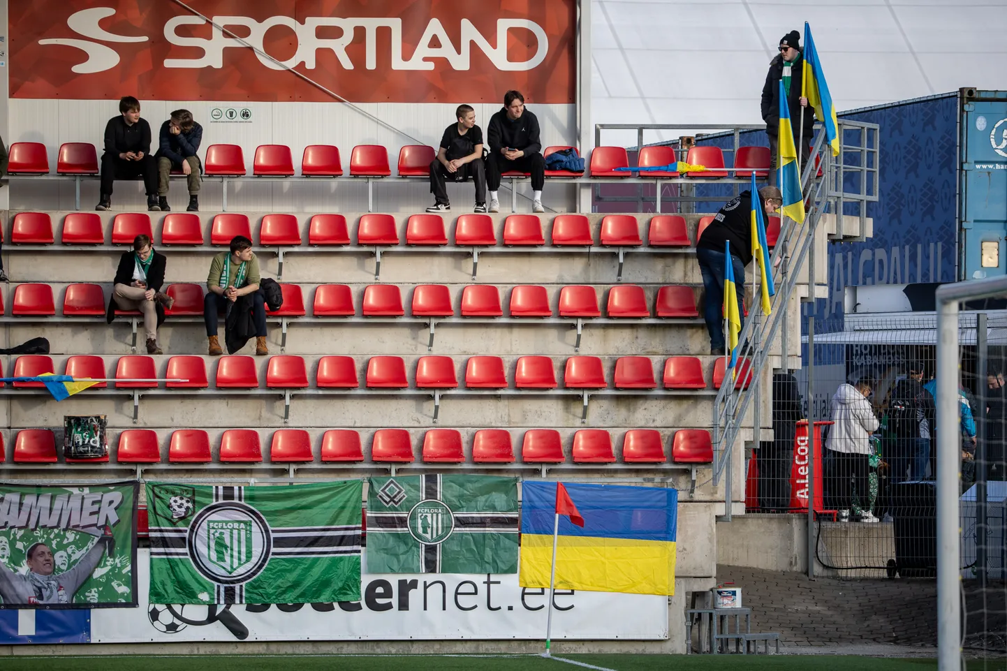 Трибуны стадиона Sportland Arena.