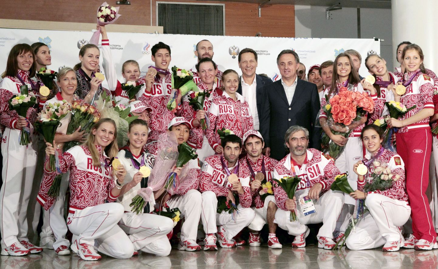Российские олимпийцы в Шереметьево по возвращении из Лондона.