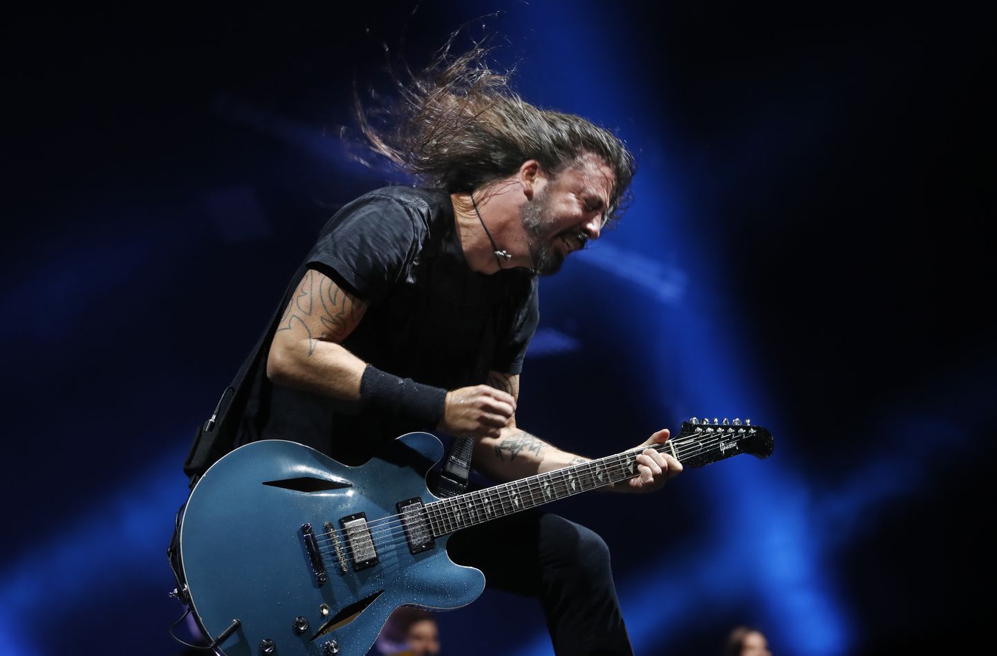 Maailmakuulus rokkbänd Foo Fighters kutsus lavale 10-aastase kitarristi.