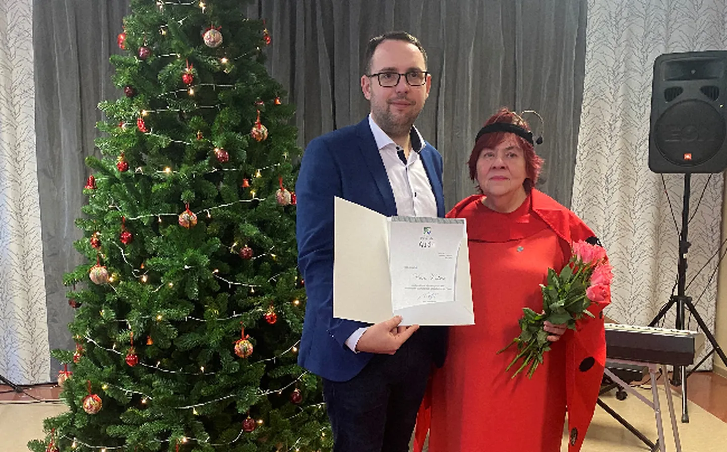 Tunnustuse andis Veera Kutserile üle vallavanem Martti Rõigas.