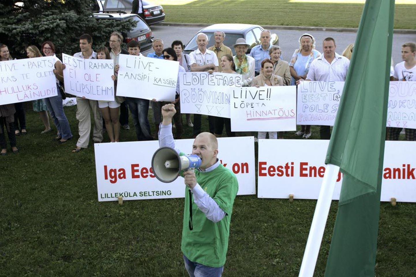 Meeleavaldajad lahkusid vähem kui tund pärast piketi algust, sest ükski Eesti Energia juht polnud nõus nendega õues kohtuma.