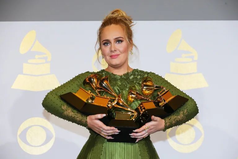 Adele/ REUTERS/Mike Blake TPX IMAGES OF THE DAY